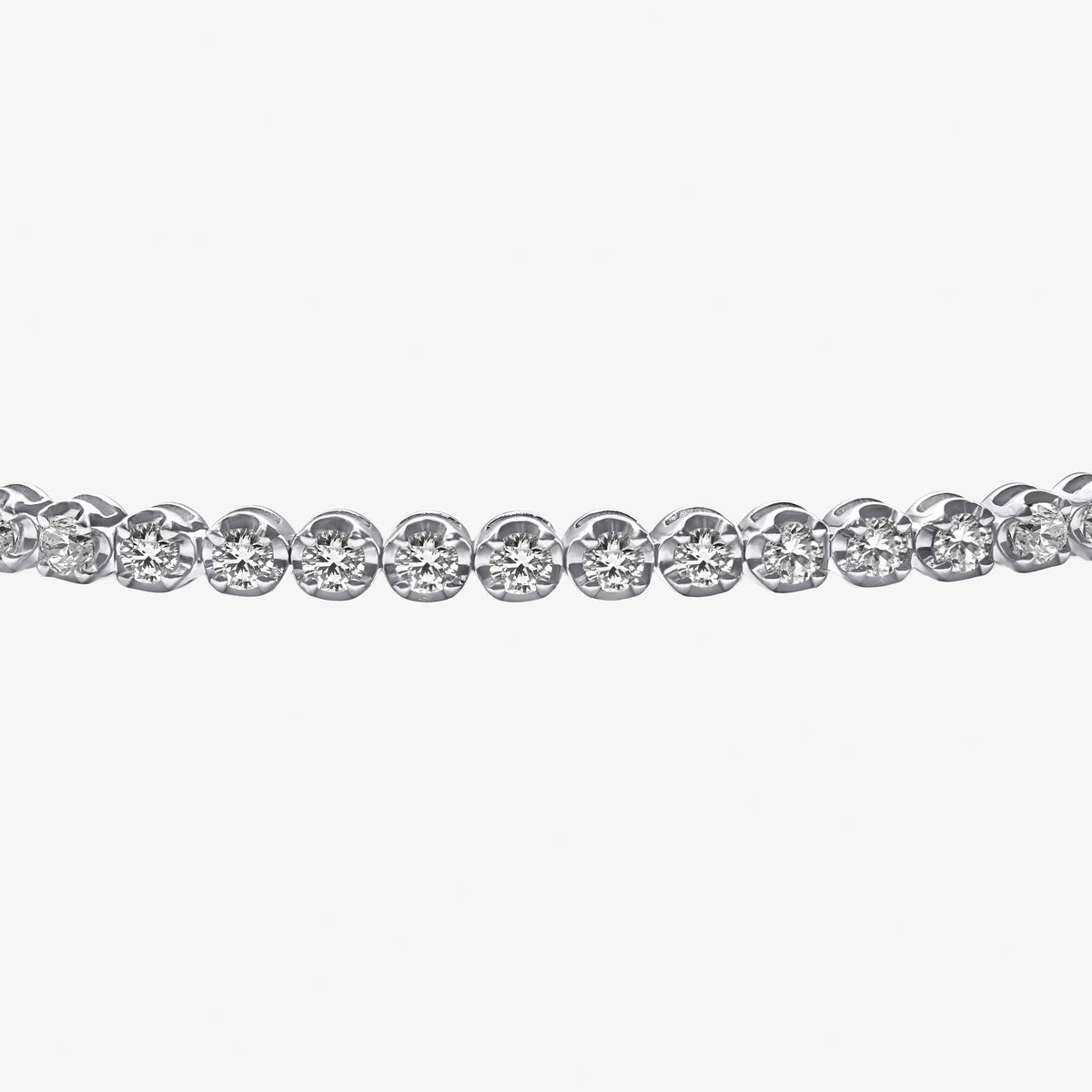 Peter Marco 14k white gold round cut diamond tennis bracelet, detail view
