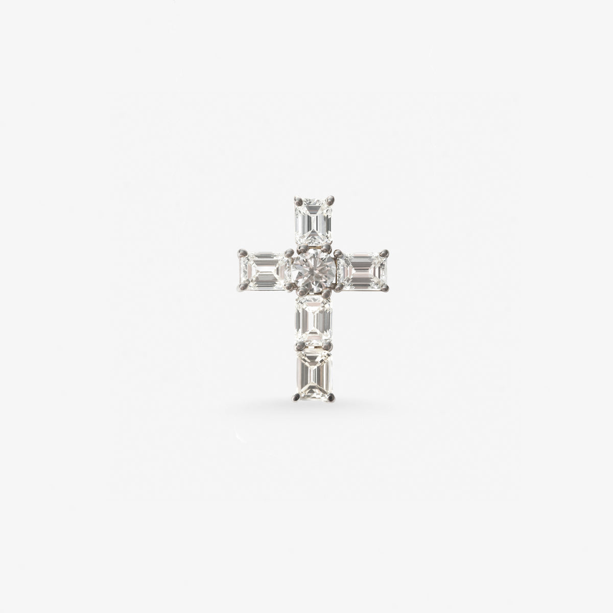 Peter Marco 18k white gold baguette cut and round cut diamond cross pendant, detail view