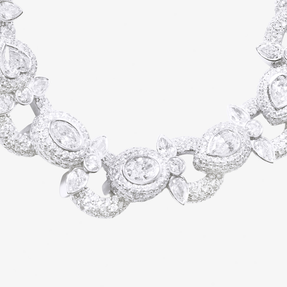 Peter Marco 18k white gold oval and pear cut diamond link bracelet, detail view