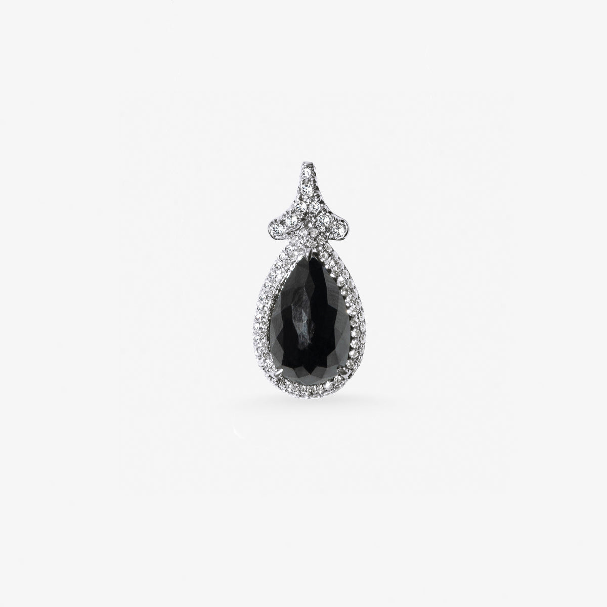 Peter Marco 18k white gold round cut diamond and pear cut diamond-pendant, detail view