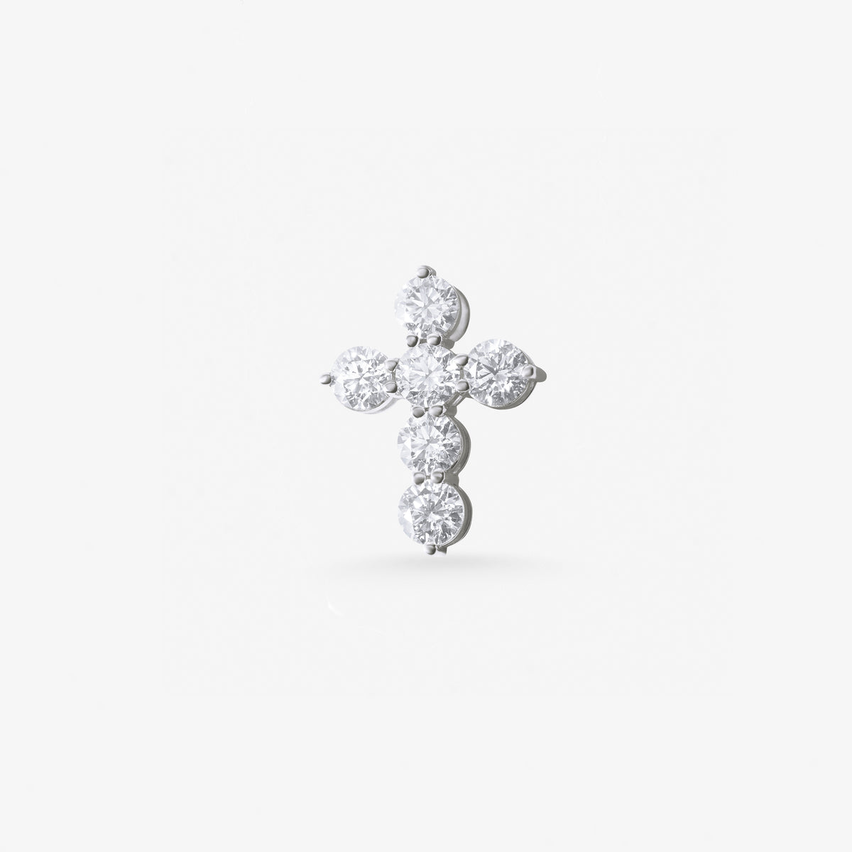 Peter Marco 18k white gold round cut diamond cross pendant, detail view