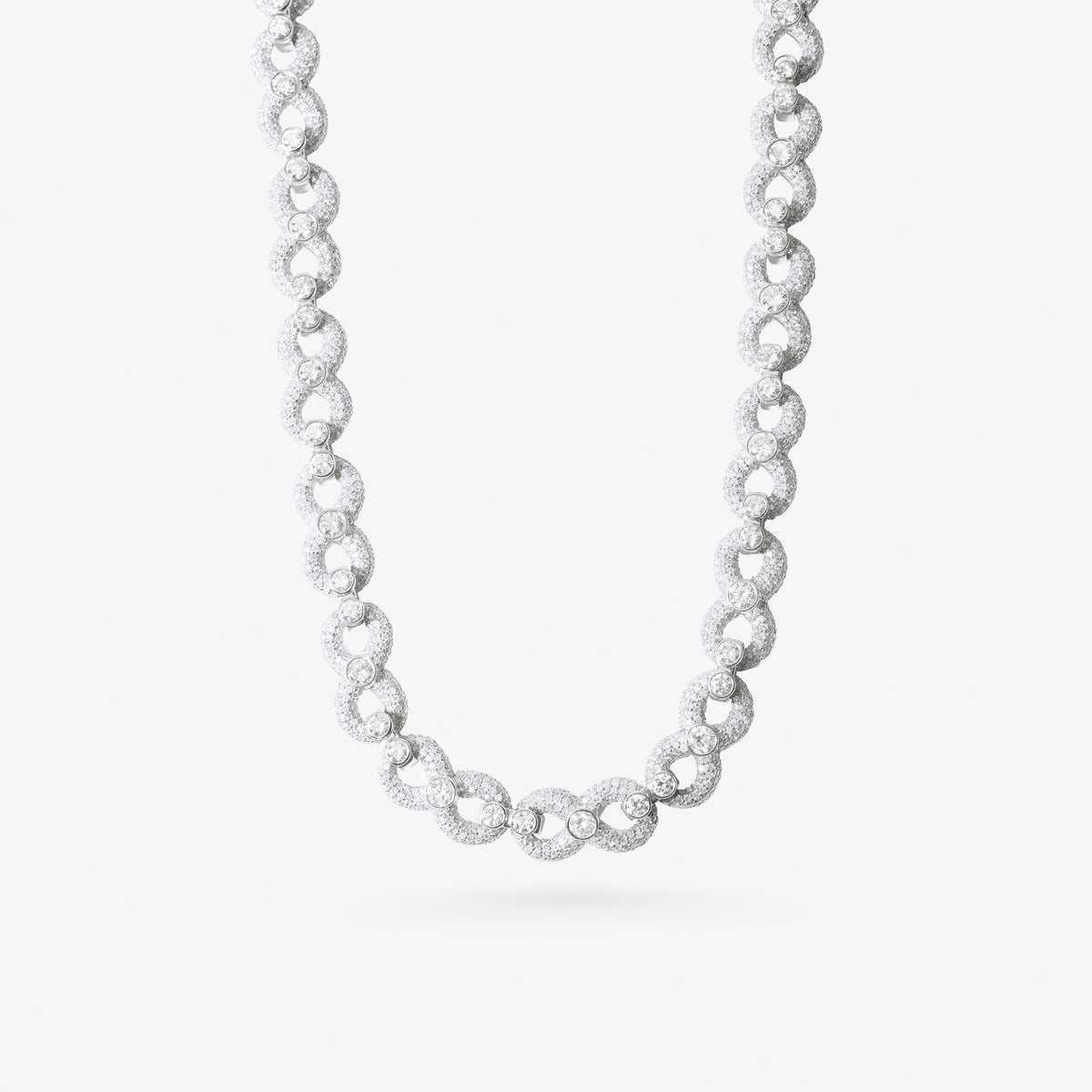 Peter Marco 18k white gold round cut diamond infinity link necklace
