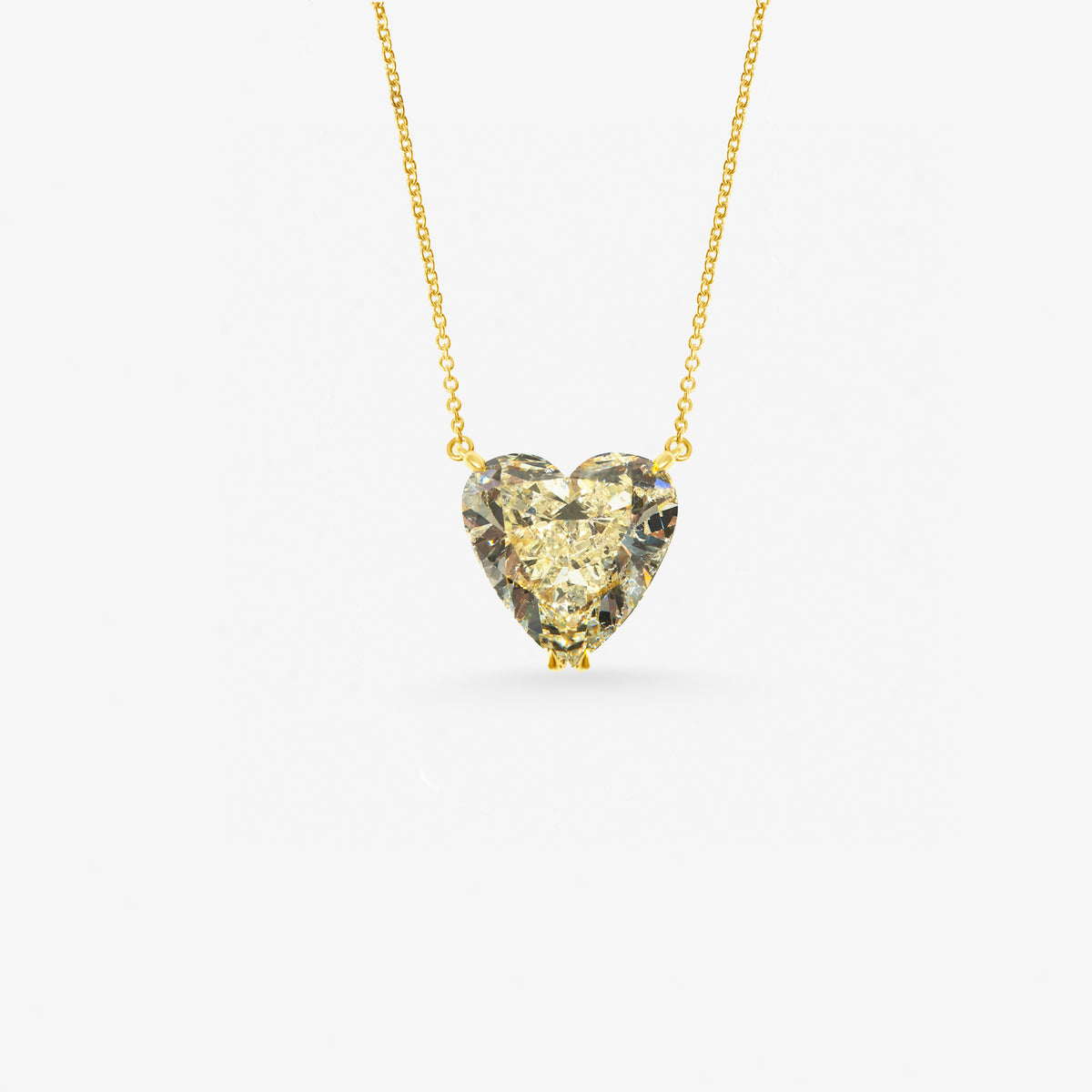 Peter Marco 18k yellow gold heart cut diamond pendant, detail view