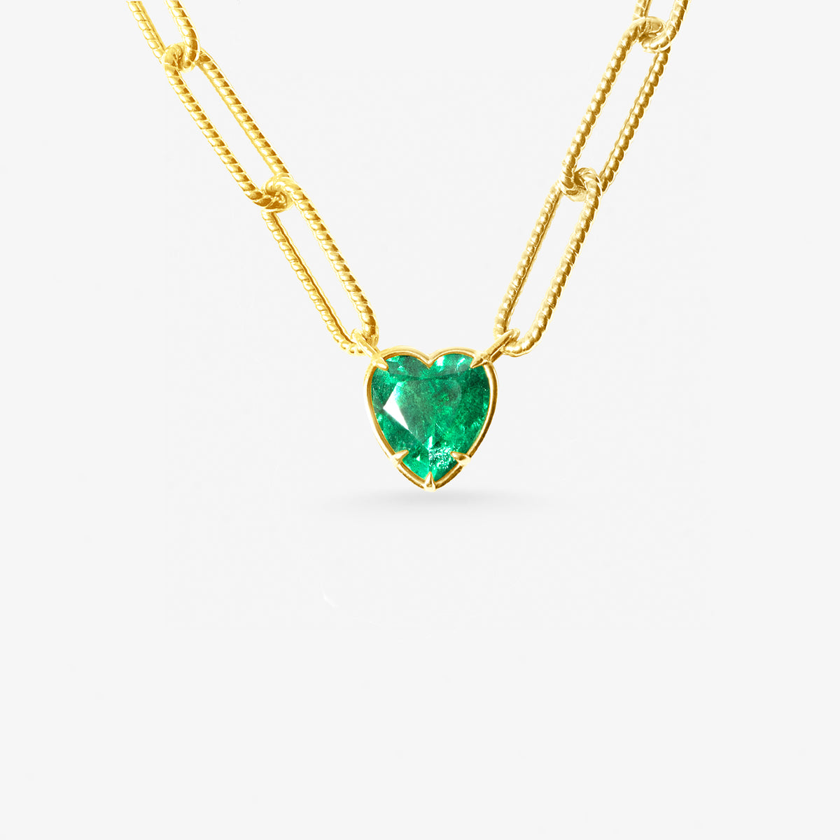 Peter Marco 18k yellow gold heart shape emerald pendant, detail view