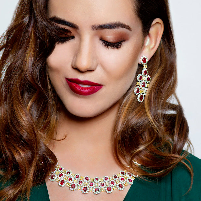 Peter Marco girl model wearing a necklace and earrings