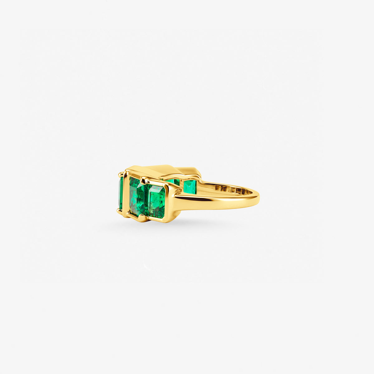 Peter Marco yellow gold emerald ring, side view