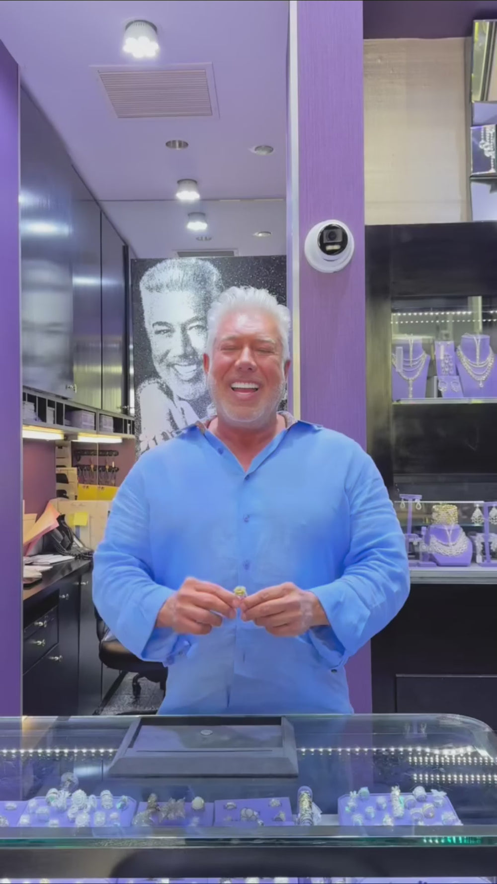 Peter Marco video talking about a 45 carat rare yellow diamond