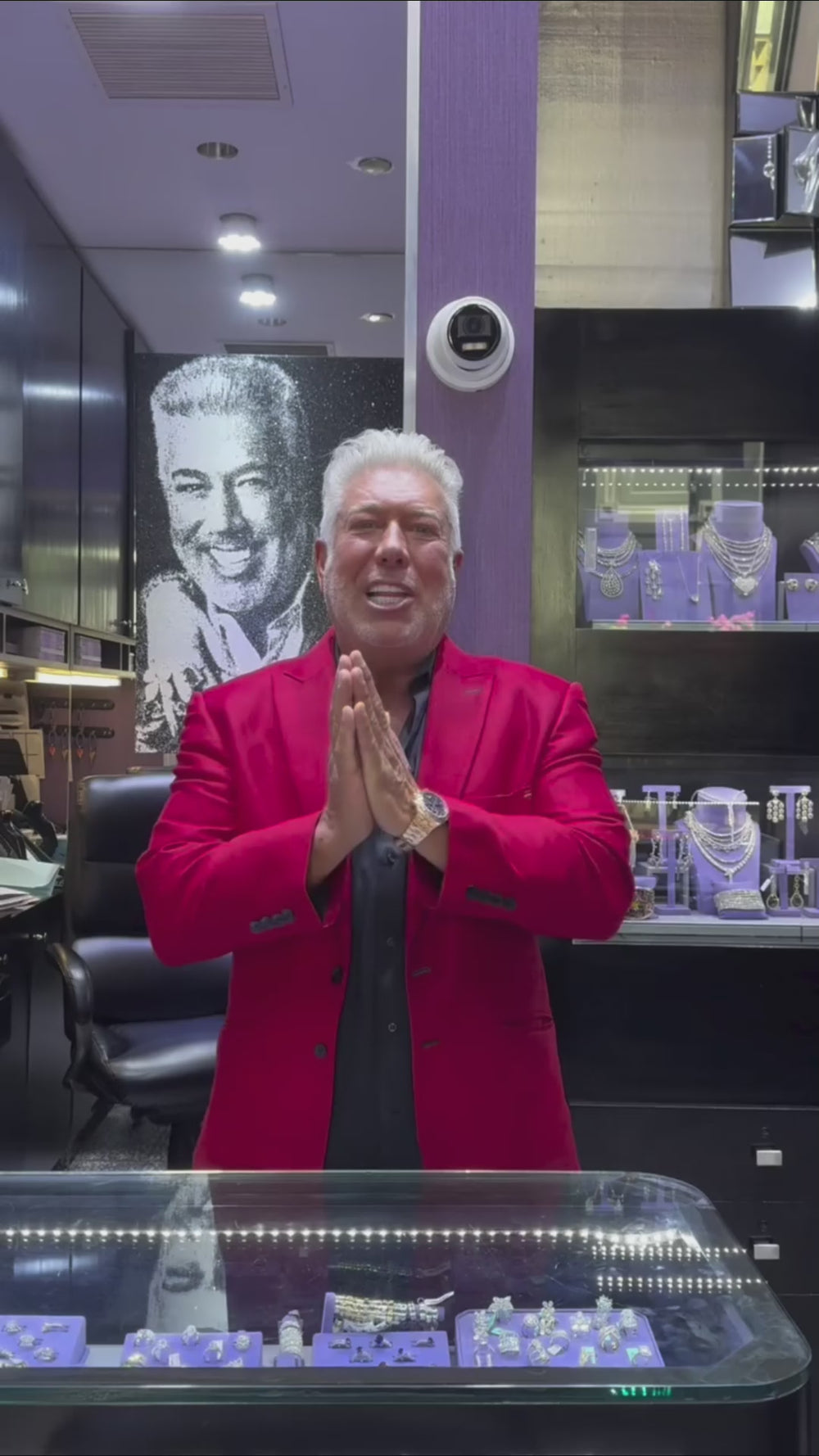 Peter Marco video talking about a emerald and sapphire bracelet