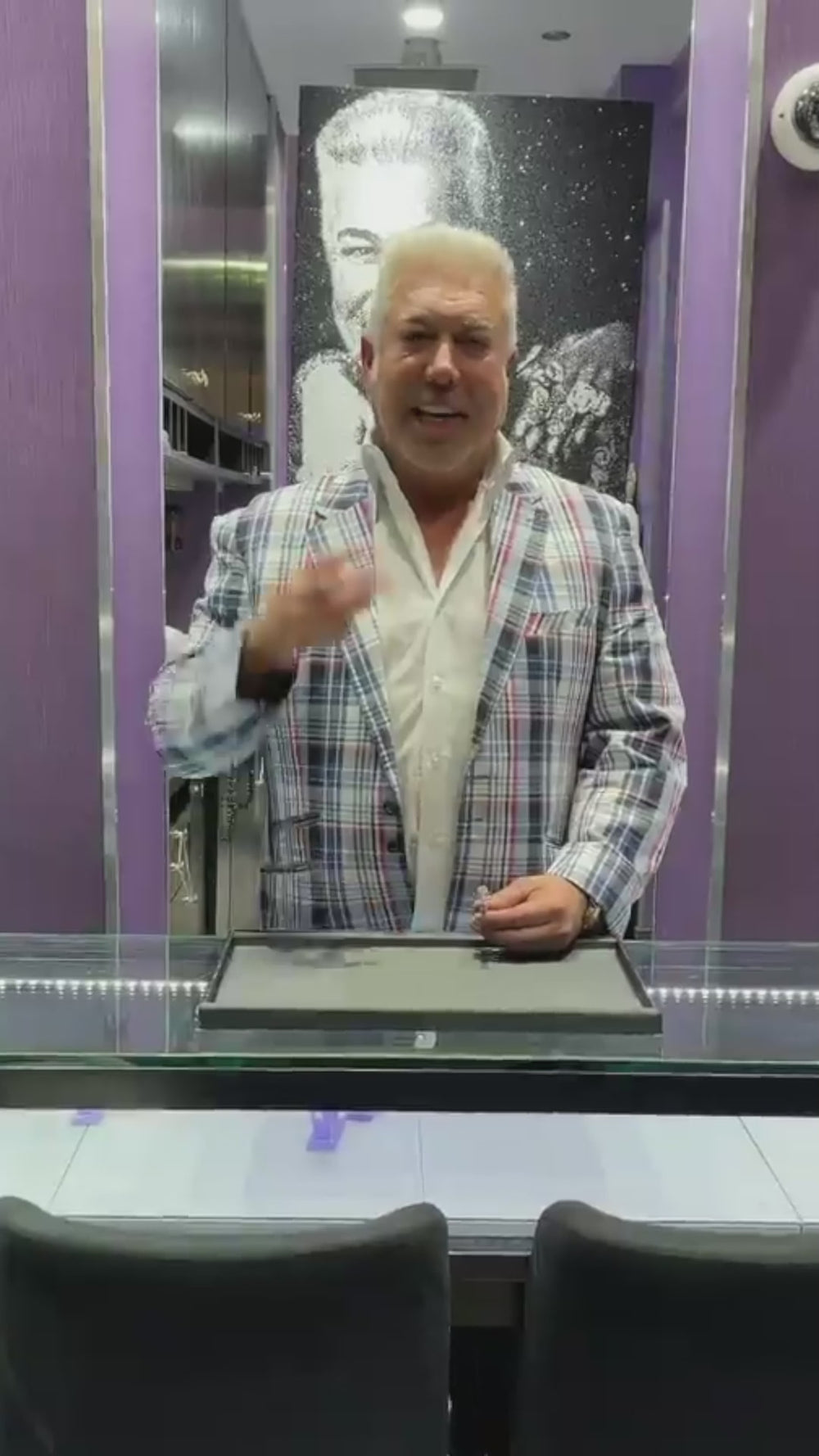 Peter Marco video showcasing a 20 carat D flawless double excellent diamond 