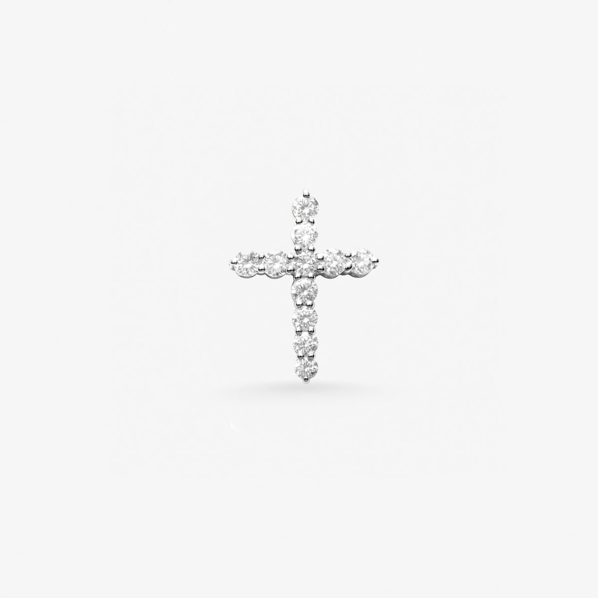 Peter Marco 18k white gold round cut diamond cross pendant, detail view